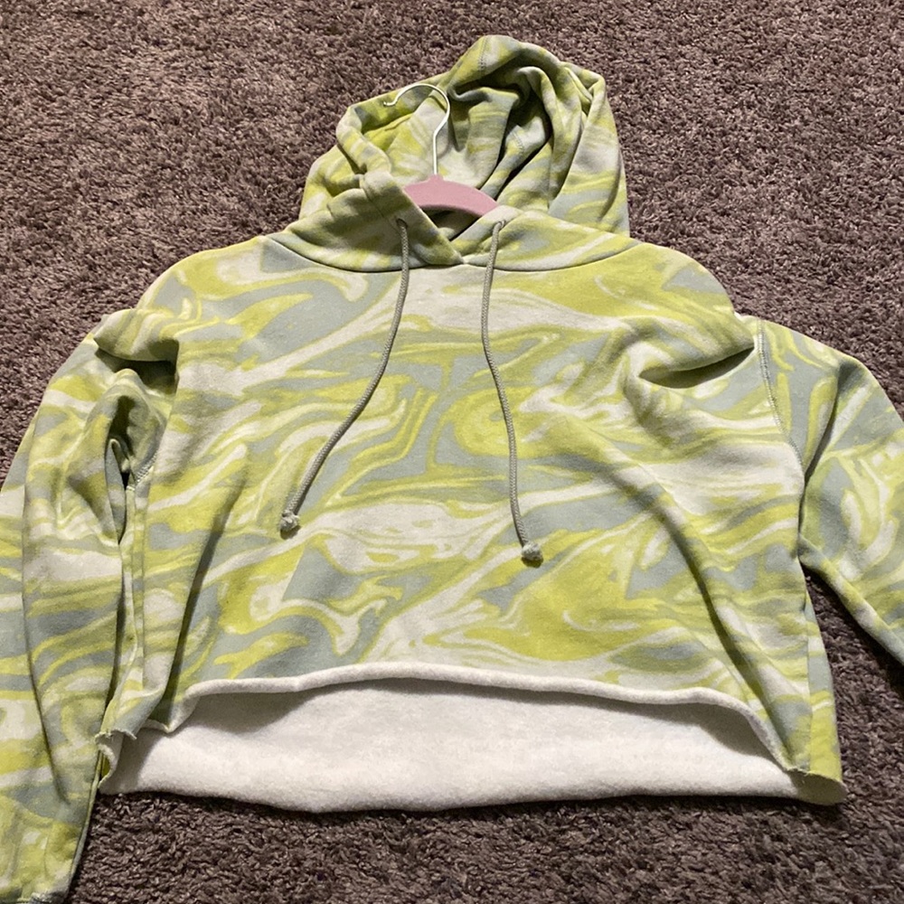 Green marble cropped hoodie